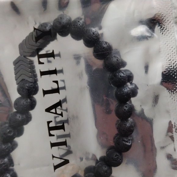 NIB Vitality black stone and arrow adjustable bracelet. - Picture 4 of 4